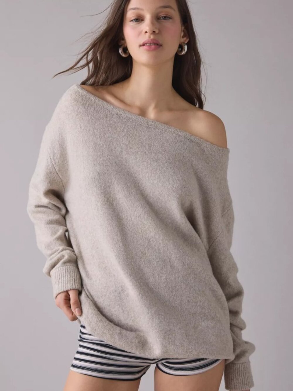 Like New SOLD OUT STYLE UO Nola Oversized Off-The-Shoulder Sweater Sz L